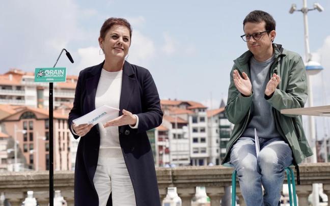 La portavoz de EH Bildu en el Congreso, Mertxe Aizpurua, con el portavoz parlamentario, Pello Otxandiano, en un acto de las anteriores elecciones europeas