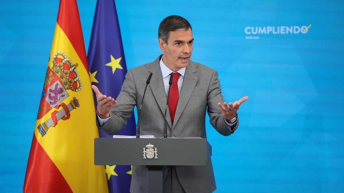 Pedro Sánchez comparece ante los medios en el Complejo de la Moncloa.