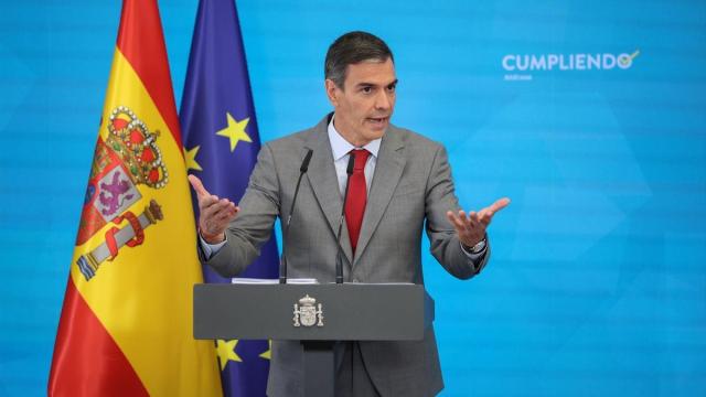 Pedro Sánchez comparece ante los medios en el Complejo de la Moncloa.