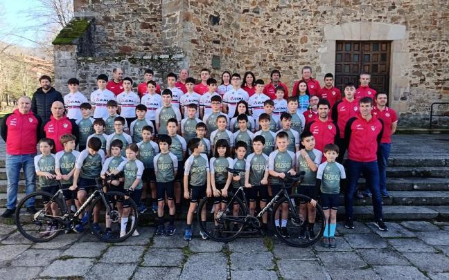 El ciclismo oñatiarra presenta a sus equipos