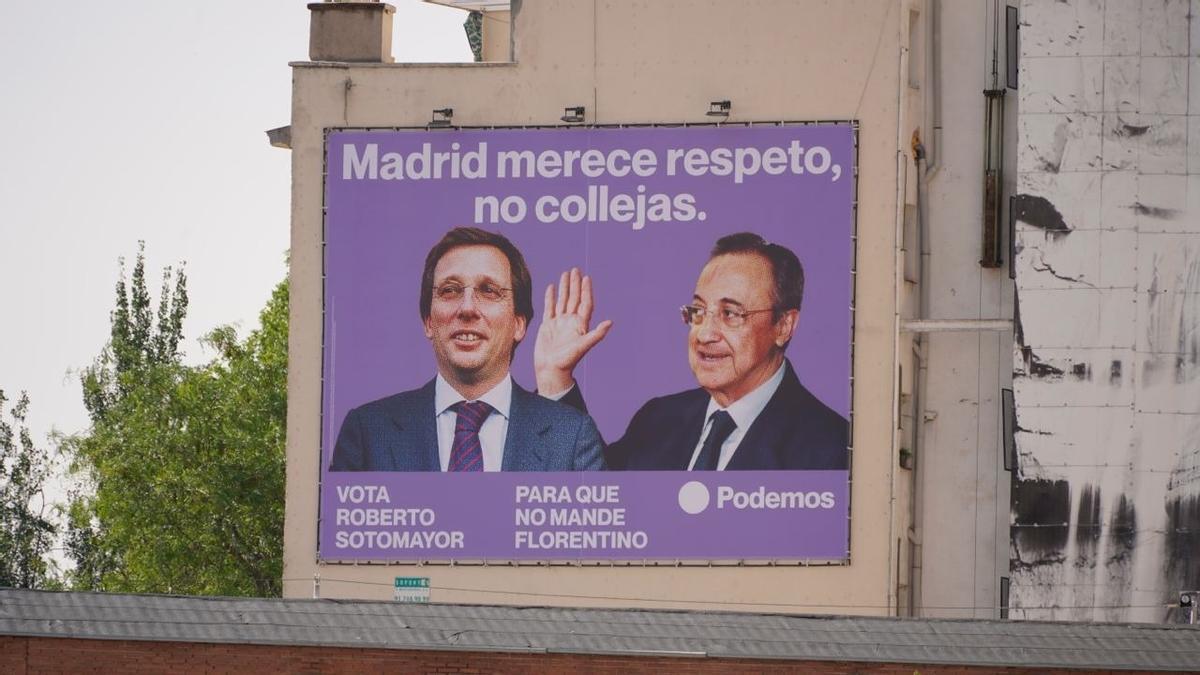 La pancarta colocada por Podemos.