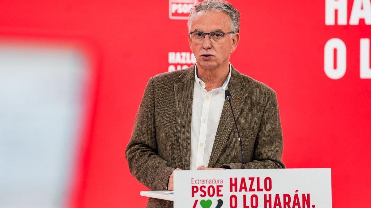 El presidente de la Comisión Gestora del PSOE de Extremadura, José Luis Quintana.