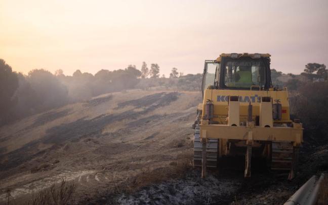 En el perímetro del incendio hay 8.000 hectáreas afectadas, aunque hay "muchas islas que no se han quemado" dentro de la zona.