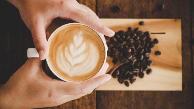 Entre sus beneficios, el café ayuda a combatir el estrés oxidativo.