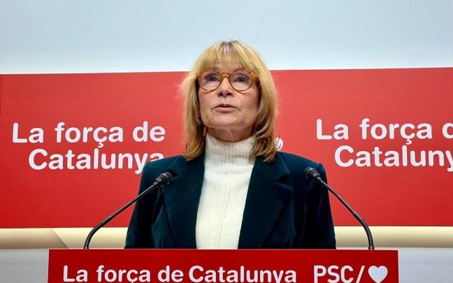 La viceprimera secretaria y portavoz del PSC, Lluïsa Moret, en una rueda de prensa.