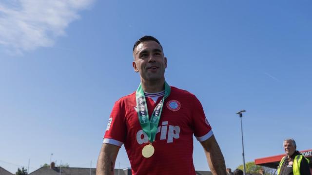 Odei Martin tras lograr el ascenso con el Worthing F.C.