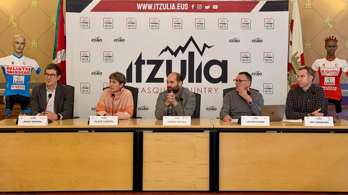 Madina, Lezeta, Artola, Riaño y Unamuno en la presentación.