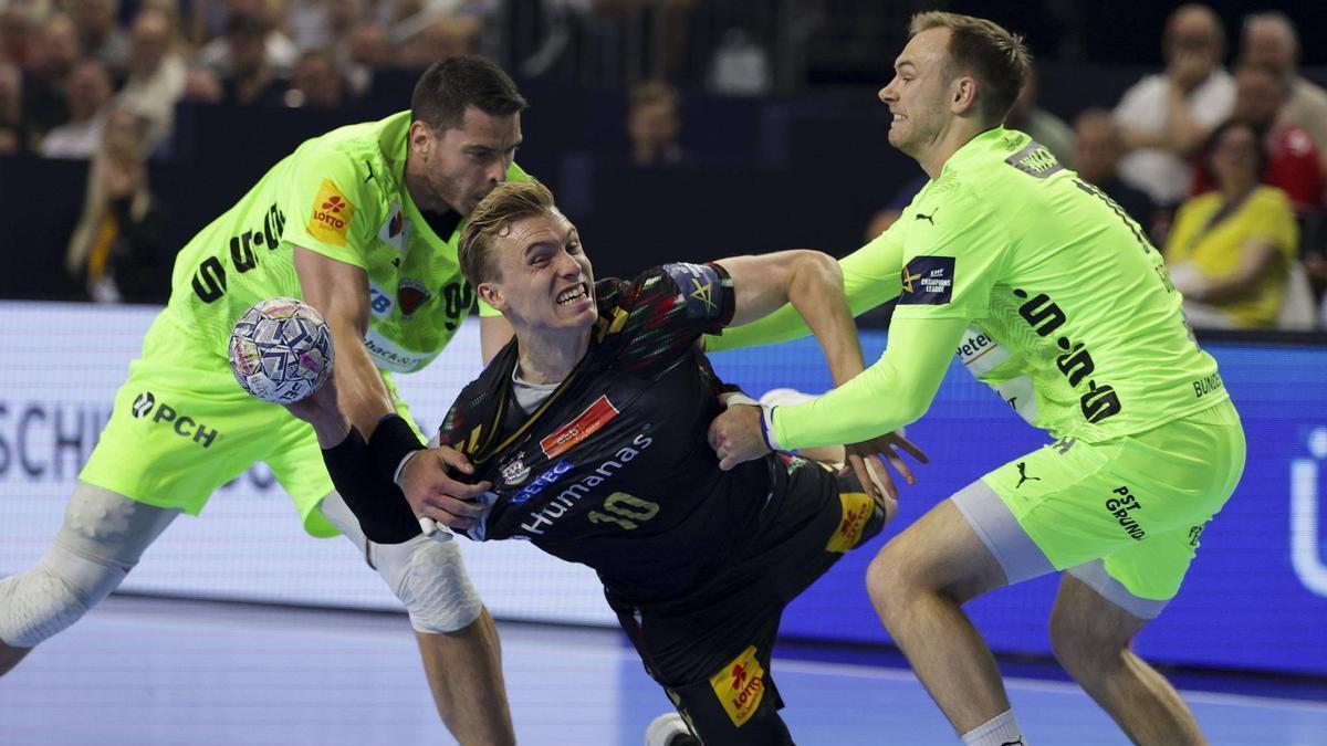 Gisli Kristjansson, del SC Magdeburgo, durante la semifinal de la Champions contra Füchse Belin en el Lanxess Arena