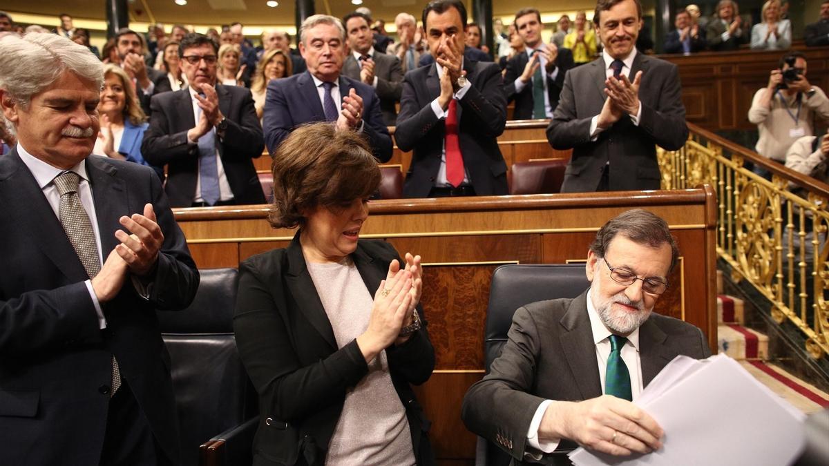 Moción de censura: Rajoy y Soraya Sáenz de Santamaría.