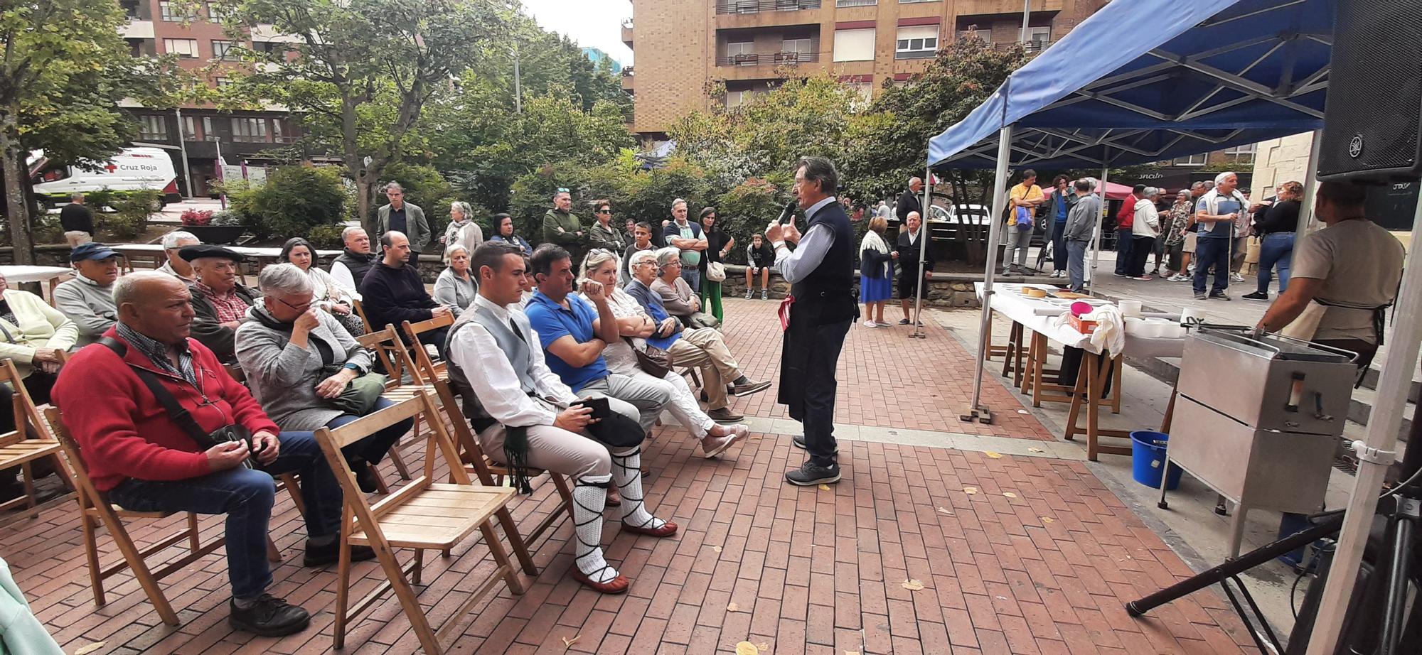 Público en una de las demostraciones de elaboración de queso que ha acogido esta XXXI edición