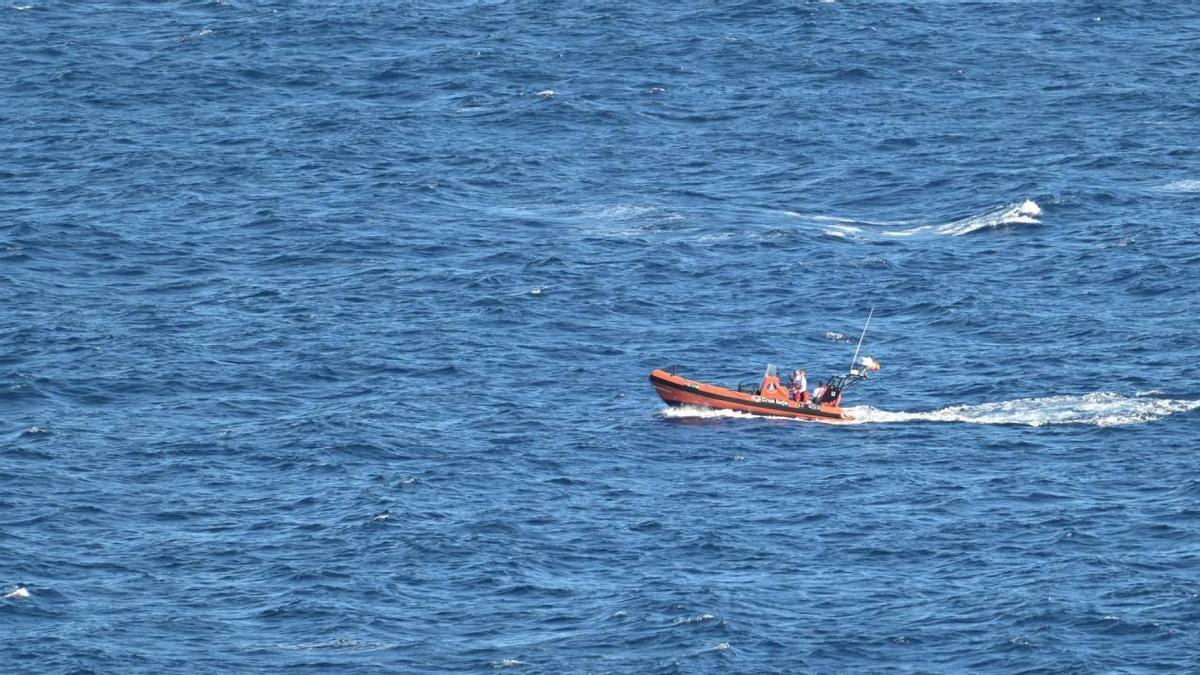 Emergencias no espera recuperar más cuerpos del cayuco de El Hierro hasta dentro de 3 días