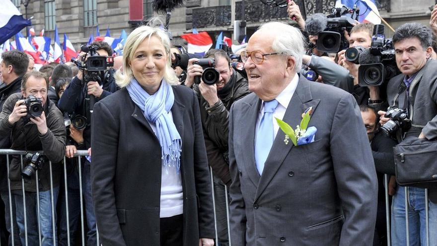 Jean-Marie Le Pen junto a su hija, Marine Le Pen.