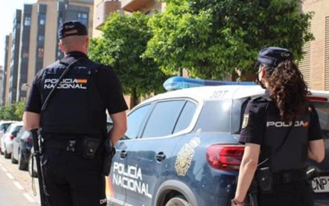 Dos agentes de la Policía Nacional, en una imagen de archivo