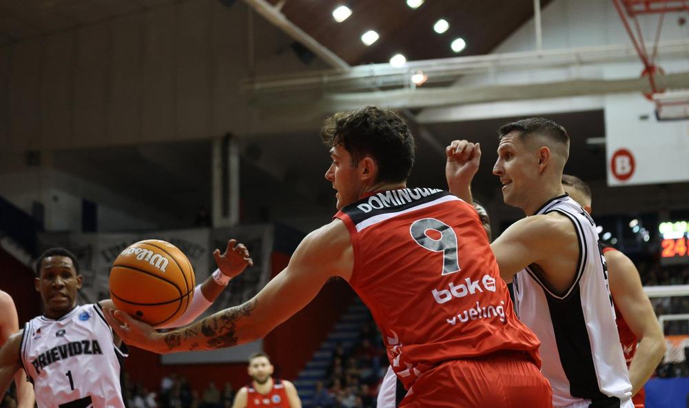 Rubén Domínguez en acción anoche ante el Prievidza. / PANKRA NIETO