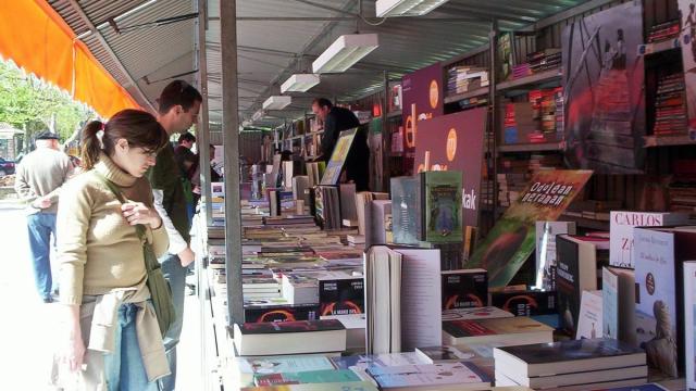 Una pasada edición de la Feria del libro de Amurrio / Araceli Oiarzabal Una pasada edición de la Feria del libro de Amurrio