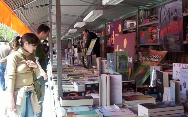 Una pasada edición de la Feria del libro de Amurrio / Araceli Oiarzabal Una pasada edición de la Feria del libro de Amurrio