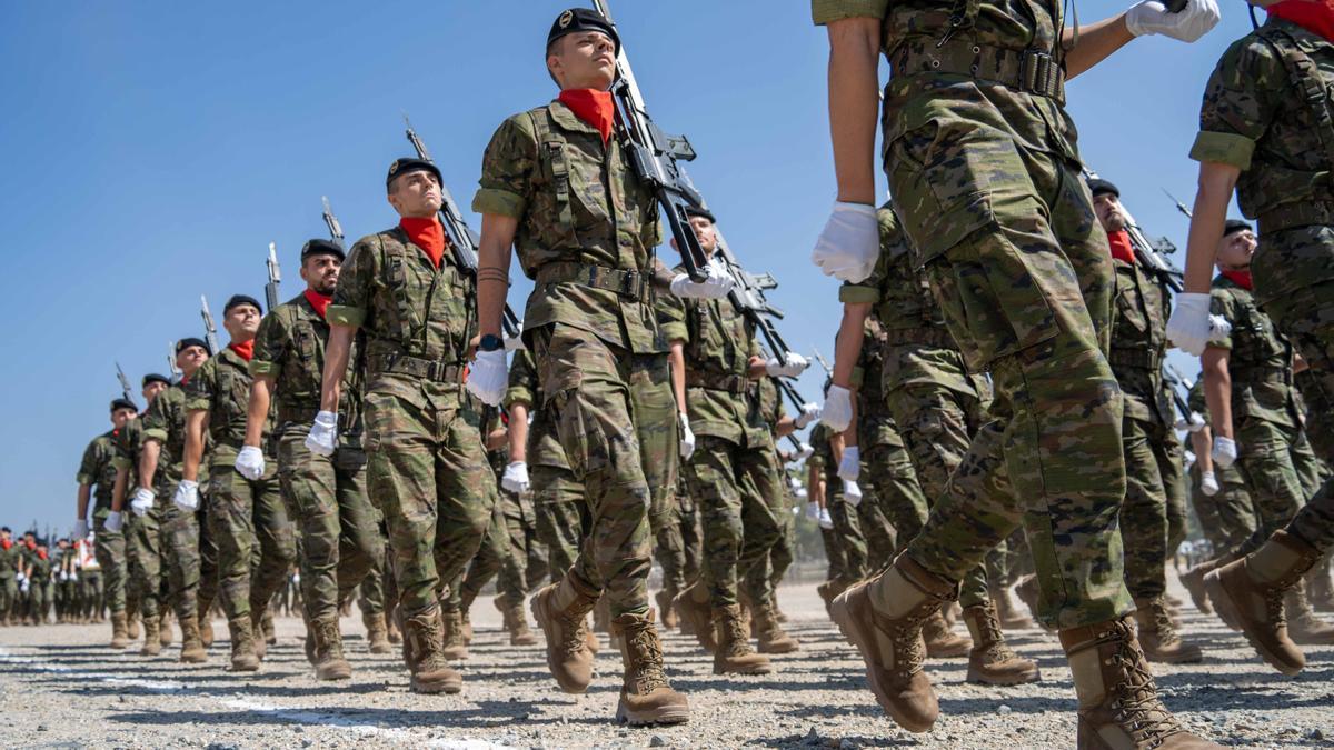 Militares en la base de Cerro Muriano.