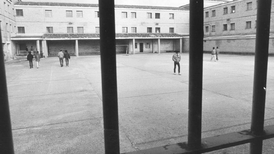 Instantánea en blanco y negro del patio del antiguo penal.