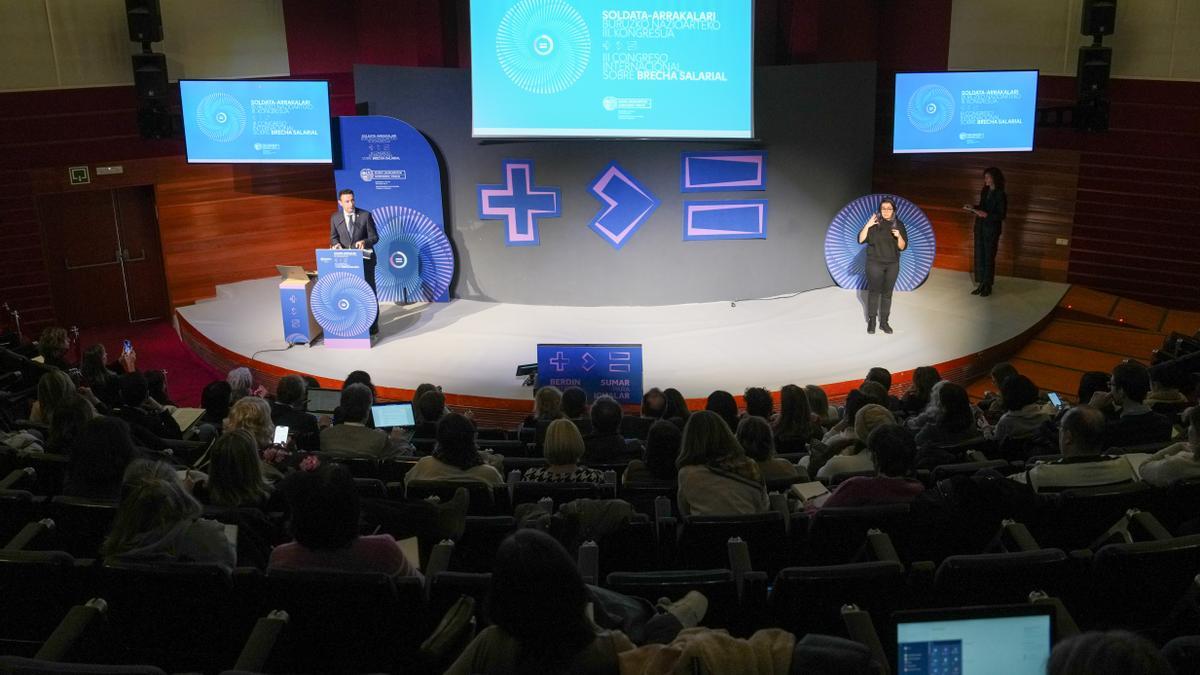 El Palacio Europa ha reunido a 200 personas, entre ellas expertas internacionales en la materia.