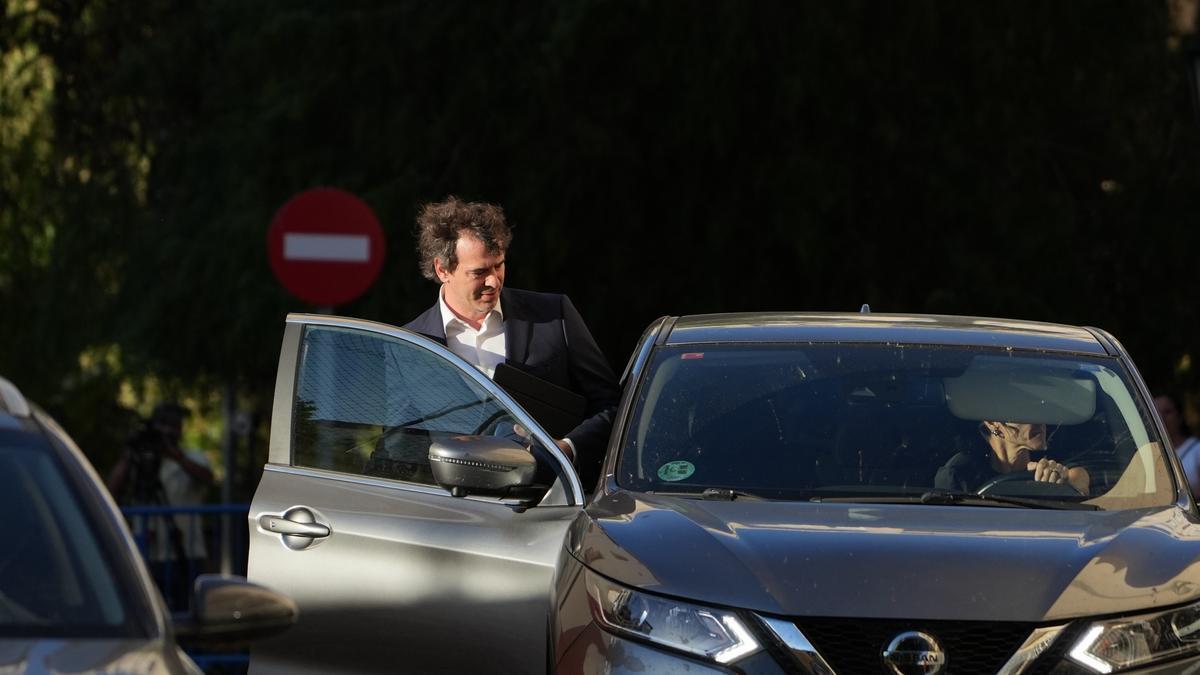 El hermano del Presidente del Gobierno, David Sánchez, a su salida de la quinta jornada de un juicio en la Audiencia Provincial de Badajoz.