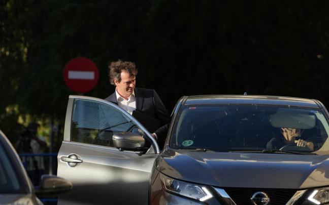 El hermano del Presidente del Gobierno, David Sánchez, a su salida de la quinta jornada de un juicio en la Audiencia Provincial de Badajoz.
