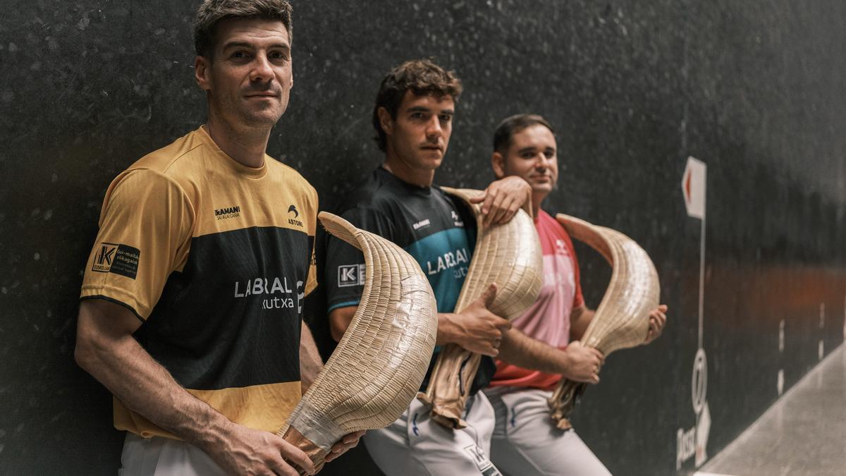 Erkiaga-Unda, Barandika-Manci, Urreisti-Lekerika, Goixerri-Zabala, Laduche-Ibarluzea, Olharan-Atain, Goitia-Basque y el ganador del encuentro entre Johan-Gorka y Bixente-Laborde pugnarán por el cetro del Grand Slam de Gernika de cesta punta.
