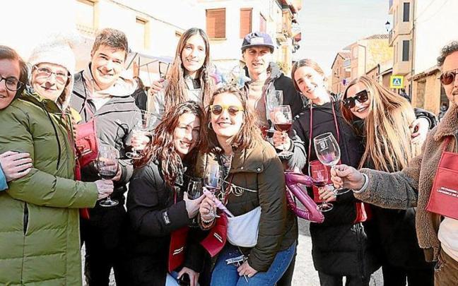 Una cuadrilla disfrutando de la anterior edición del Uztaberri Eguna en Lapuebla de Labarca. | FOTO: PILAR BARCO