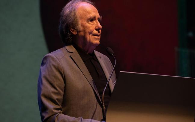 El cantautor Joan Manuel Serrat, interviene durante el premio internacional ‘Convivencia’ Ciudad de Ceuta, a 14 de marzo de 2024.
