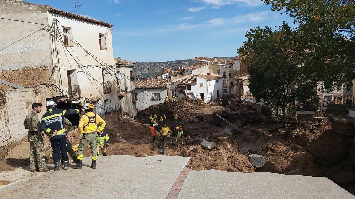 Equipos de rescate en Letur