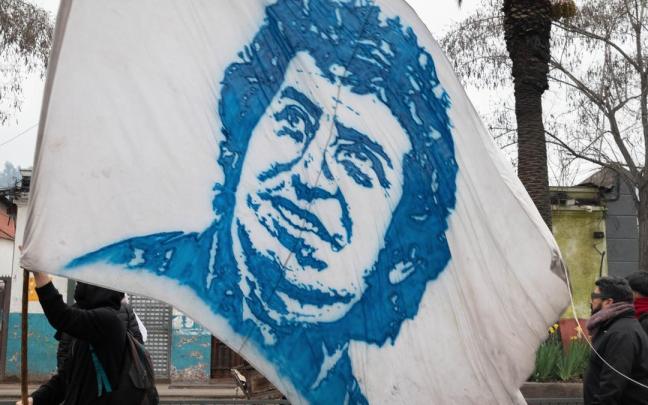 Bandera con el rostro de Victor Jara.