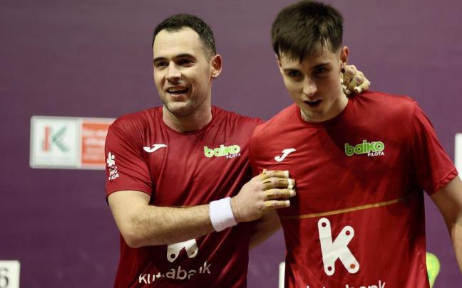 En imágenes: Jaka-Iztueta se clasifican para las semifinales del Campeonato de Parejas tras derrotar a Zabala-Martija en el frontón Uarkape de Arrasate.