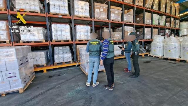 La Guardia Civil de Granada ha desarticulado una organización criminal dedicada a la comercialización ilegal de productos fitosanitarios de uso profesional a través de internet.