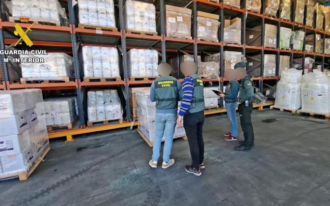 La Guardia Civil de Granada ha desarticulado una organización criminal dedicada a la comercialización ilegal de productos fitosanitarios de uso profesional a través de internet.