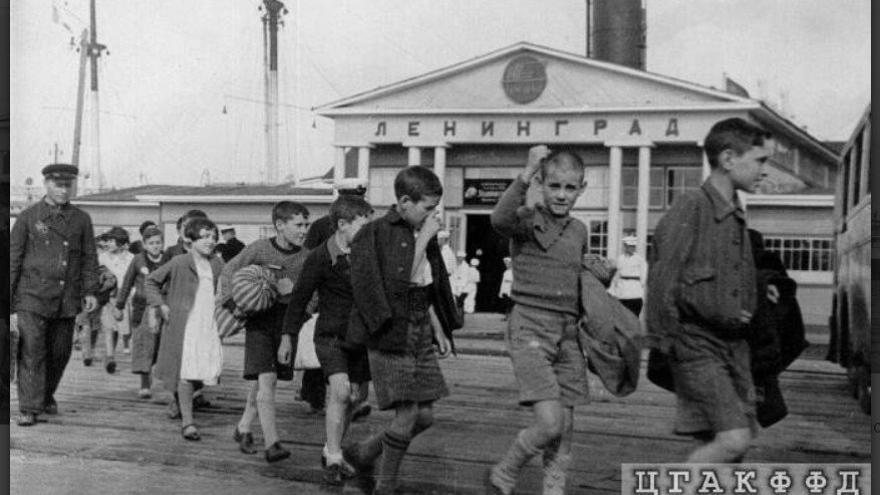 Llegada del Sontay a Leningrado en junio de 1937.
