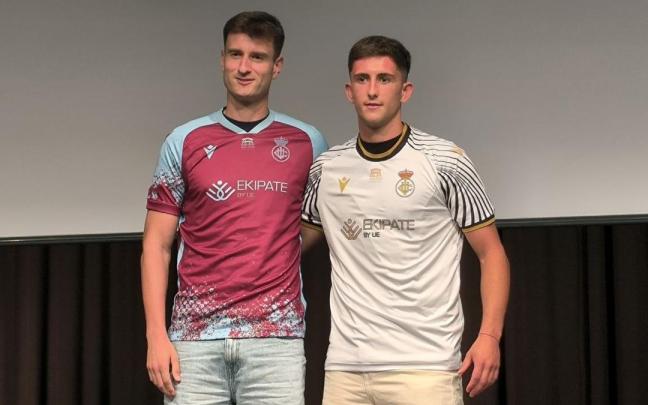 Gaizka Martínez con la segunda equipación, y Aitor Galarza con la local