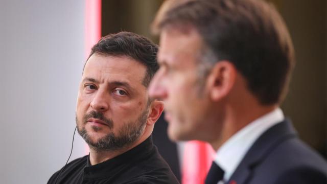 Macron comparece junto a Zelenski en el Elíseo.