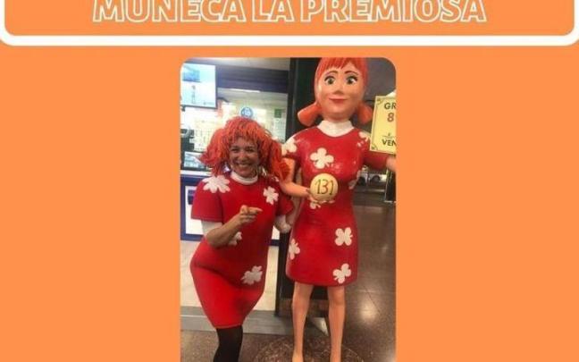 La muñeca 'Premiosa' pesa más de 100 kg y mide dos metros de altura.