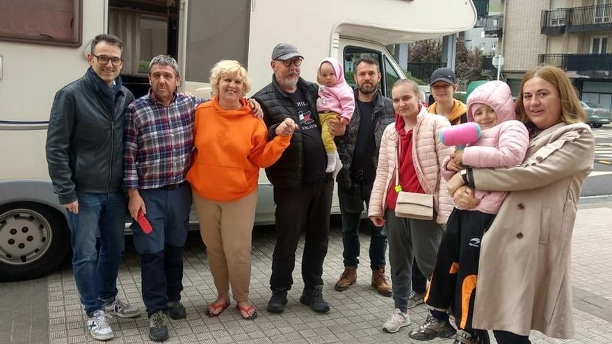 Svetlana Vinogradenko (con la sudadera naranja) en Kiev, antes de su forzado exilio.