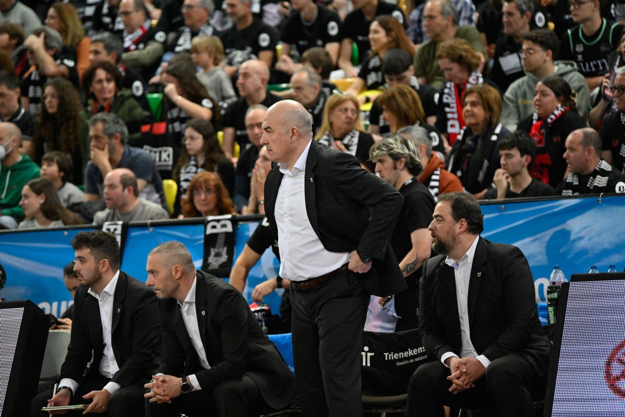 Jaume Ponsarnau afronta ya su cuarta temporada en Bilbao Basket. / OSKAR GONZÁLEZ