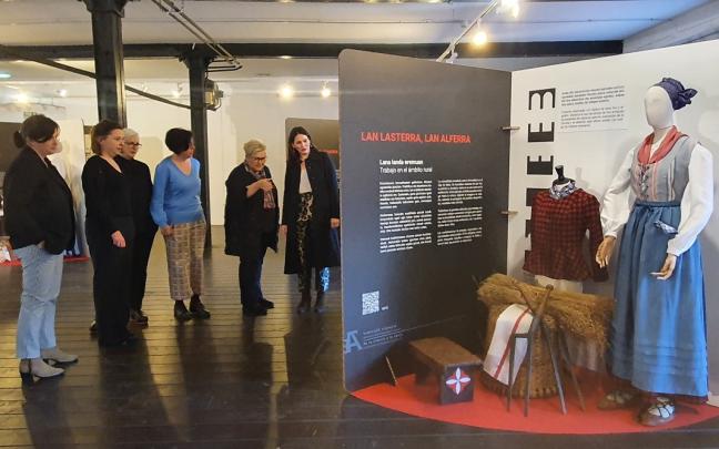 Exposición “Kameratik Orratzera. De la cámara a la aguja”. BIZKAIA.EUS