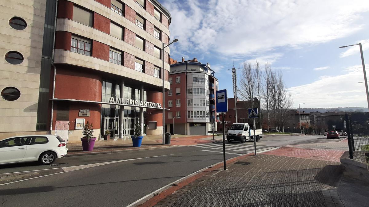 Nueva parada bus frente a Antzoki