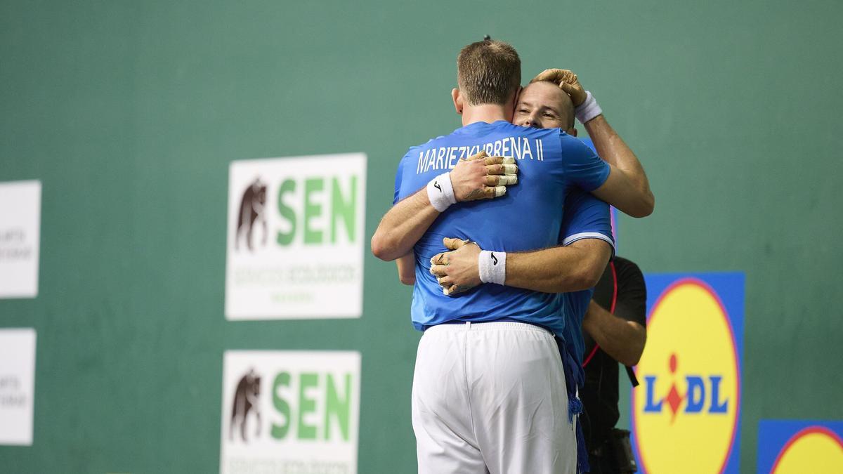 Elordi y Mariezkurrena II ganan el Masters CaixaBank ante Ezkurdia-Albisu en el frontón Navarra Arena de Iruñea.