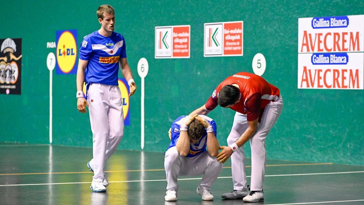 En imágenes: Ezkurdia y Rezusta triunfan ante Artola-Mariezkurrena II en Navidad en Eibar en la quinta jornada del Campeonato de Parejas.