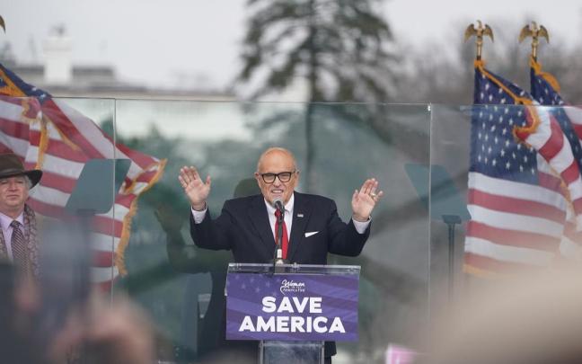 Rudy Giuliani en el discurso previo al asalto al Capitolio. Rudy Giuliani en el discurso previo al asalto al Capitolio.
