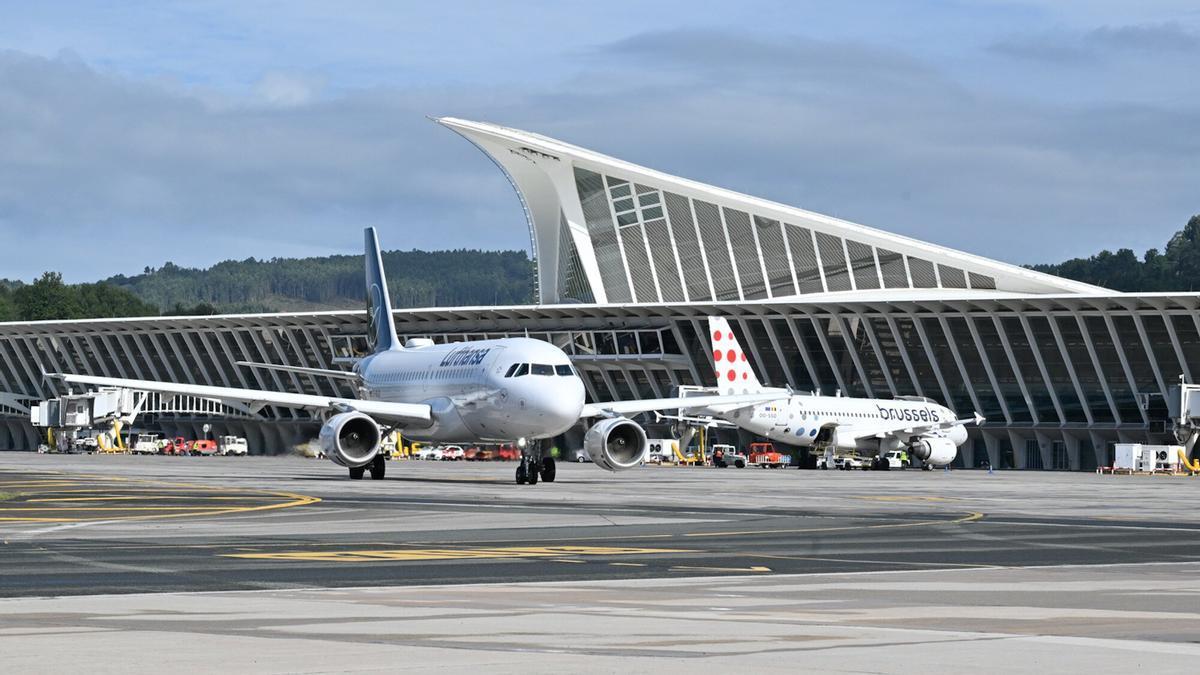 Aviones en la pista despegue del aeropuerto de Loiu