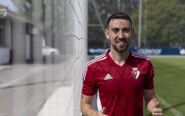 Moi G&oacute;mez posa para una entrevista del medio.