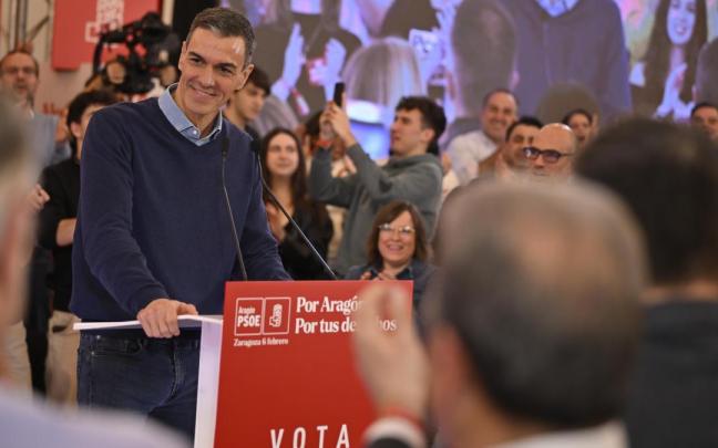 El secretario general del PSOE y presidente del Gobierno, Pedro Sánchez, interviene en el acto de cierre de campaña