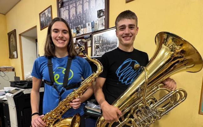 Leire Odriozola y Aitor Murguzur debutarán este domingo en la banda.