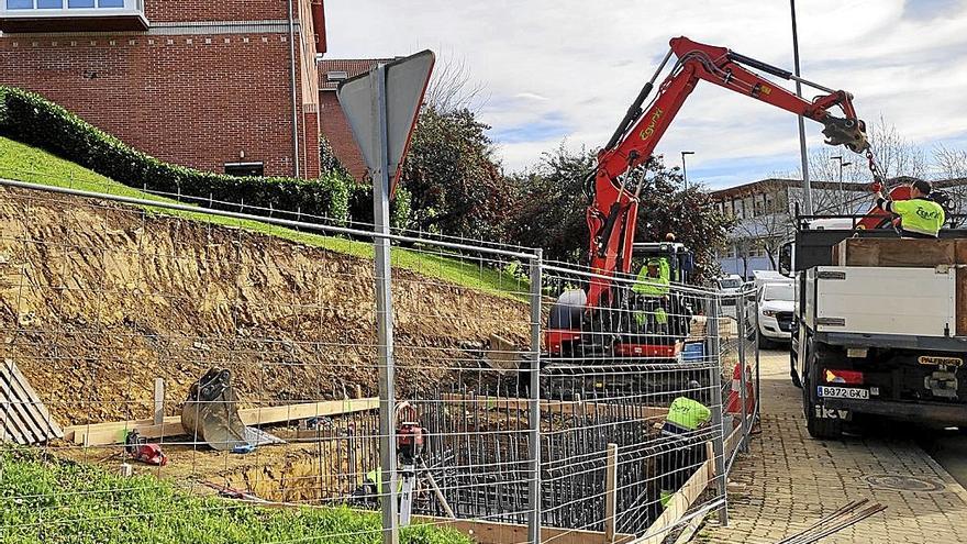 Las máquinas están preparando el terreno para la materialización del proyecto. | FOTO: UDALA