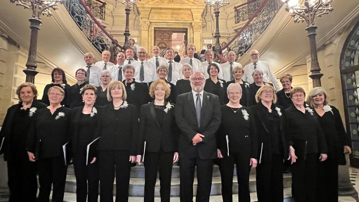 Los y las integrantes del coro Betiko Ametsa, que el sábado actuará en la Iglesia del Juncal bajo la dirección de Leticia Vergara.
